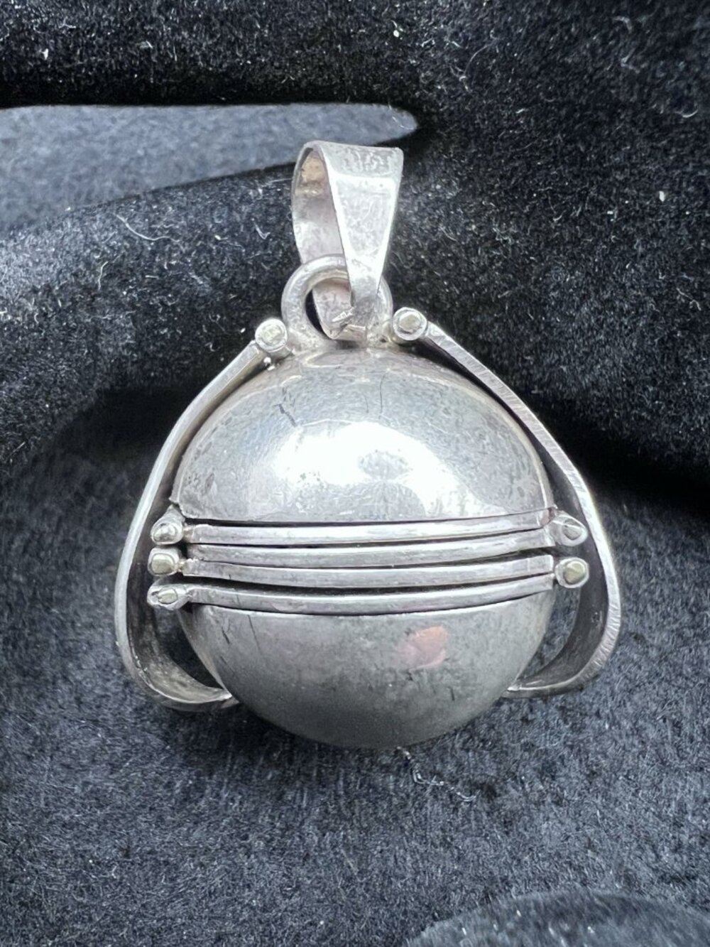 Vintage Taxco 925 Sterling Silver Folding 6 Photo Globe Locket Pendant 21g